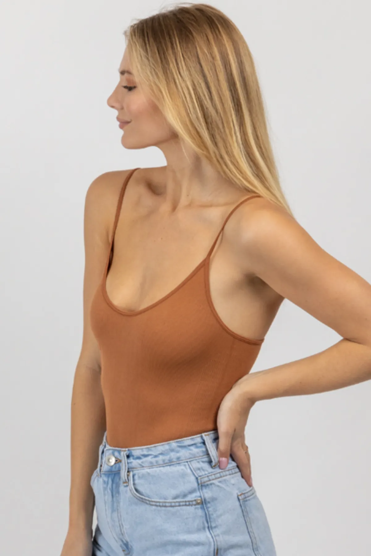 COPPER RIB SCOOPNECK CAMI BODYSUIT
