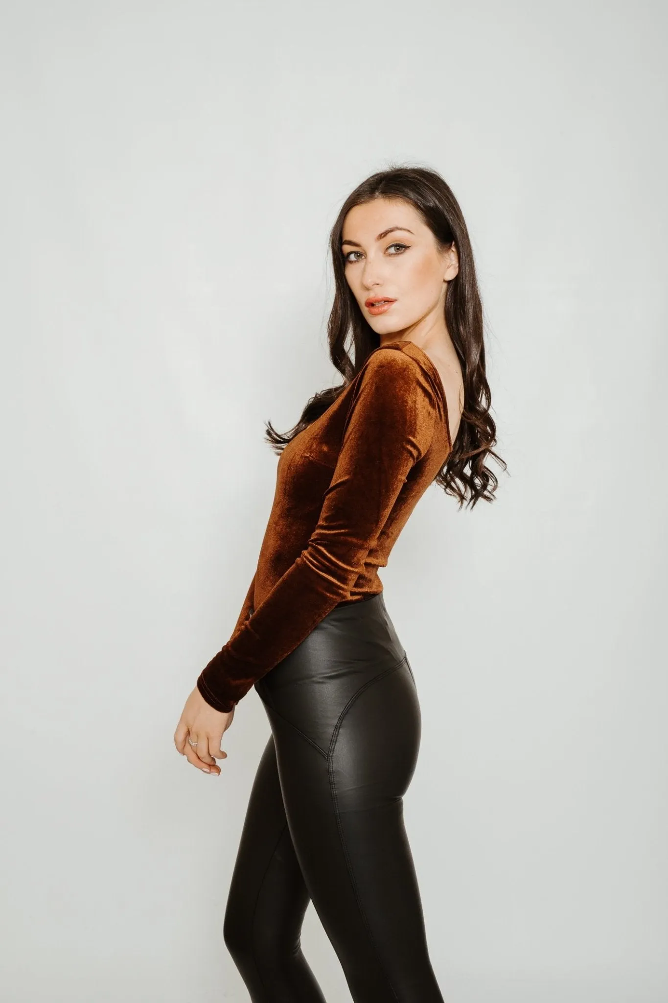Kate Velvet Bodysuit In Chocolate