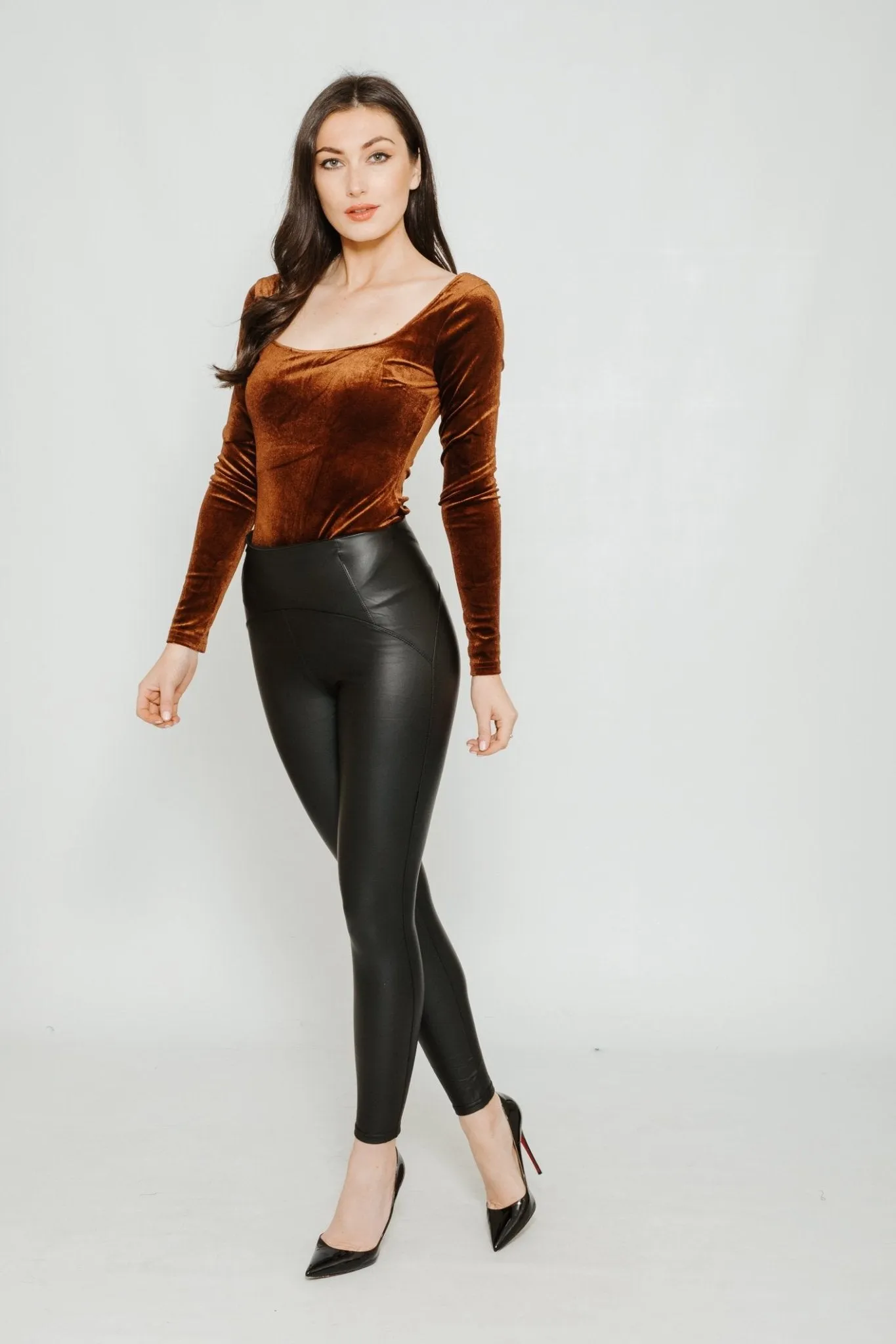 Kate Velvet Bodysuit In Chocolate