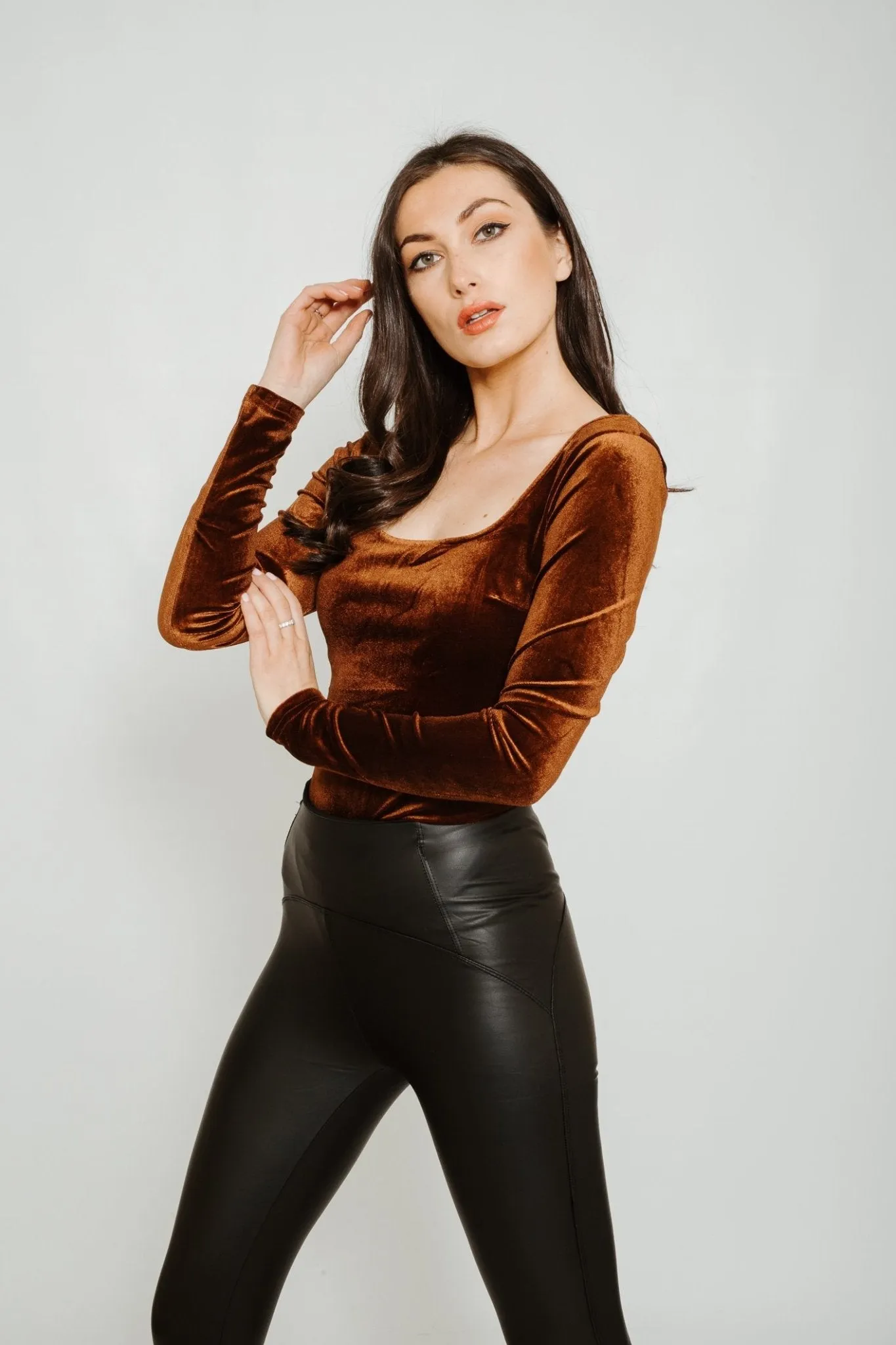 Kate Velvet Bodysuit In Chocolate