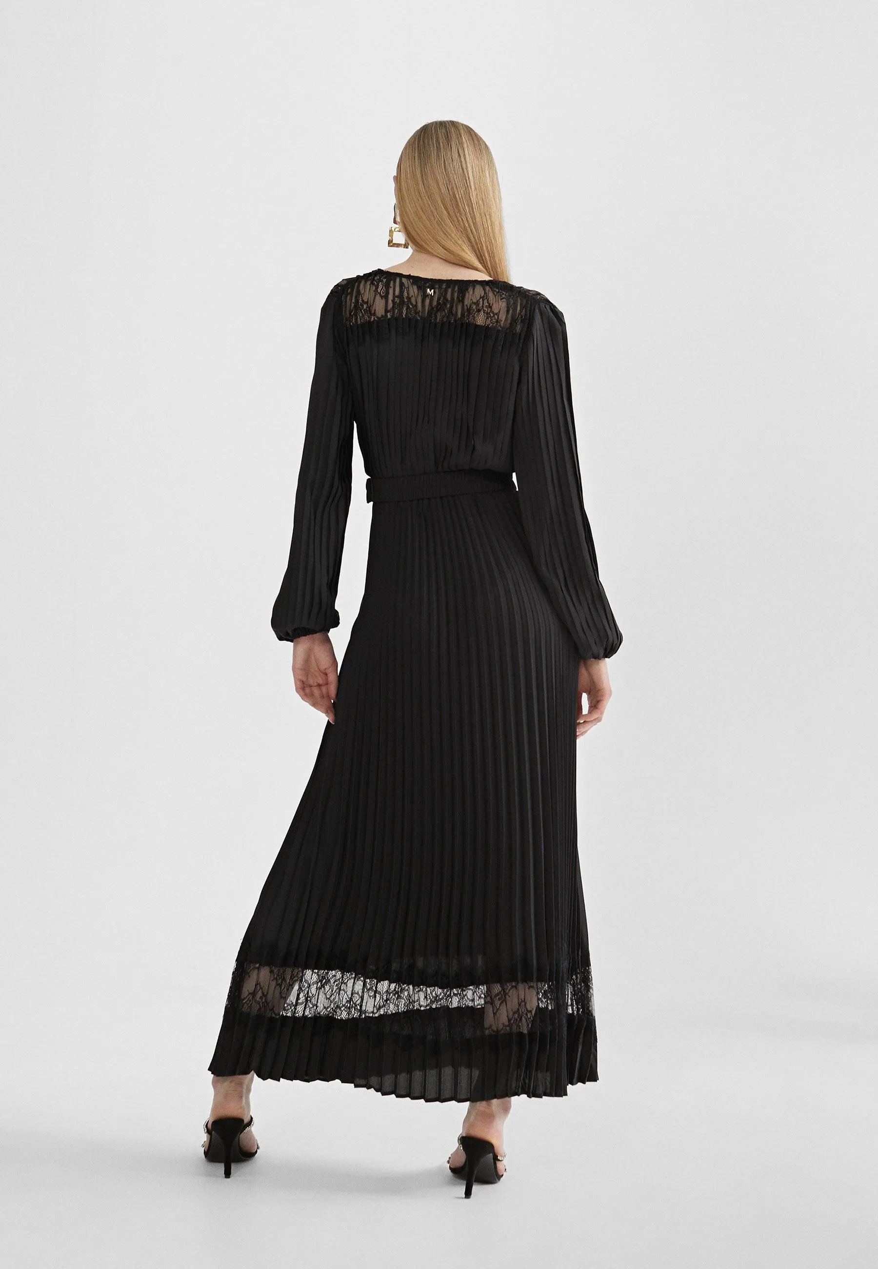 Long pleated dress
