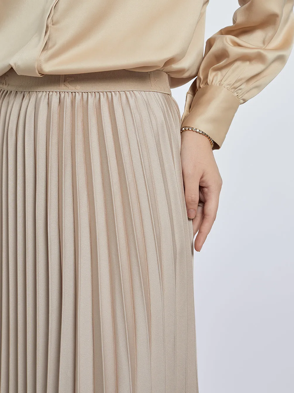SATIN PLEATED SKIRT PLAIN SAND