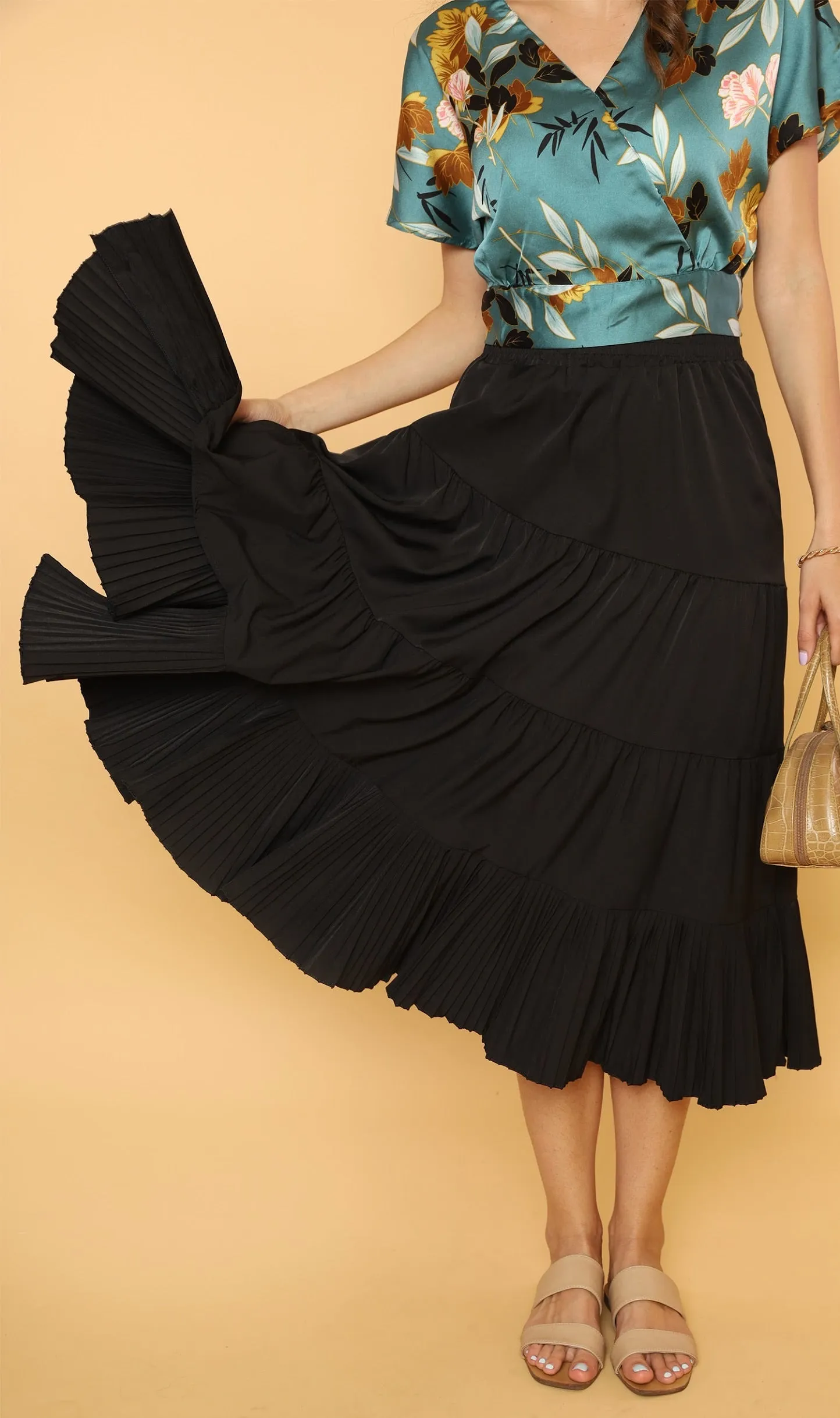 SUKI Tiered Midi Skirt (Black)